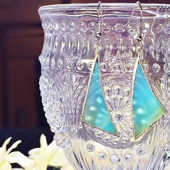 ステンドグラス　空のカケラピアス