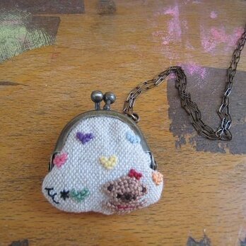 手刺繍のちびがま口ネックレスの画像