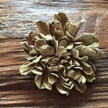 革花のカブトピン 2L 金具6cm ベージュの画像
