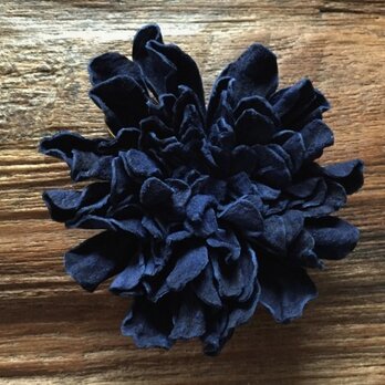 革花のカブトピン 2L 金具6cm 紺の画像