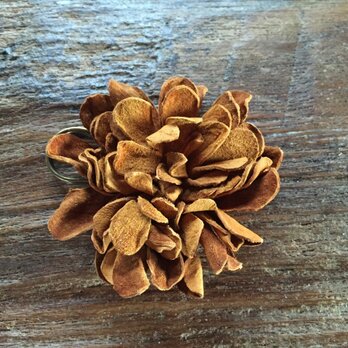 革花のカブトピン L  金具6cm キャメルの画像