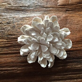革花のカブトピン L  金具4cm 白の画像
