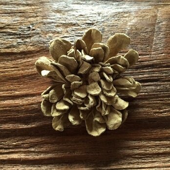 革花のカブトピン L  金具4cm ベージュの画像