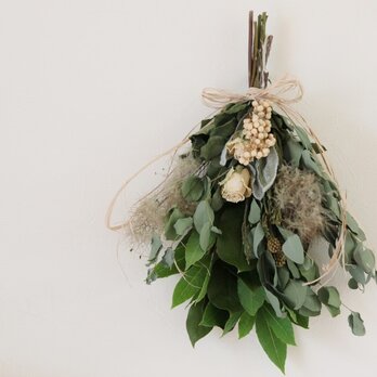 新葉を使った初夏なリース（バラ）