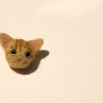 小さな小さな子猫ちゃん(茶トラ)なまくびブローチ・小の画像