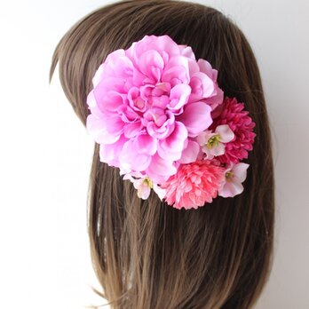ピンクのダリア、マム、小花の髪飾りの画像