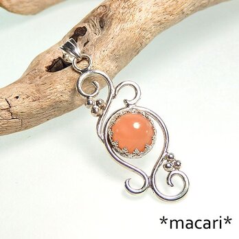 オレンジムーンストーンの唐草ペンダント