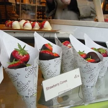 【額付写真】strawberry cones!の画像