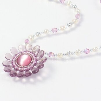 ピンクの花ネックレス・淡水パールの画像