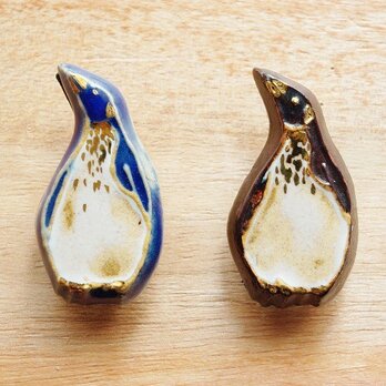 ペンギンのブローチ（青・黒）