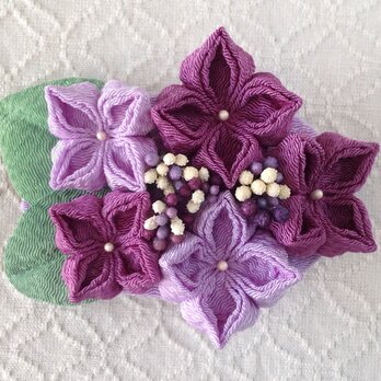 〈つまみ細工〉紫陽花のバレッタ(藤色と若紫)の画像