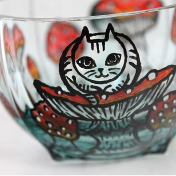 キノコと猫シリーズ・ティーカップ/香箱座りの猫とキノコの画像