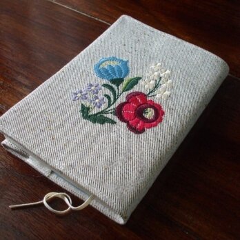 花刺繍の文庫本ブックカバー　ベージュの画像