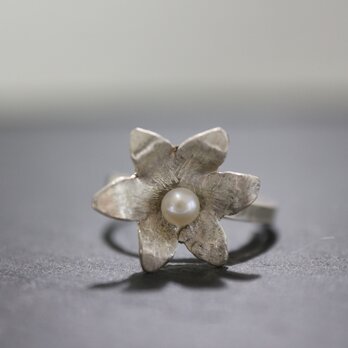 スターリングシルバーとパールの桜リング　Sakura with Pearl Center sterling silverの画像