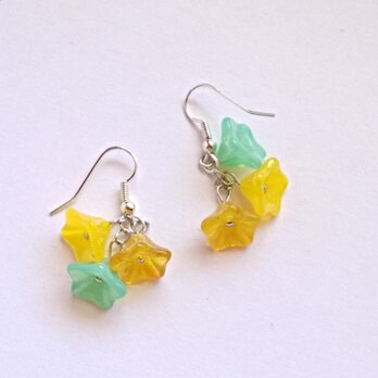 【yellow & mint flower の　ピアス】の画像