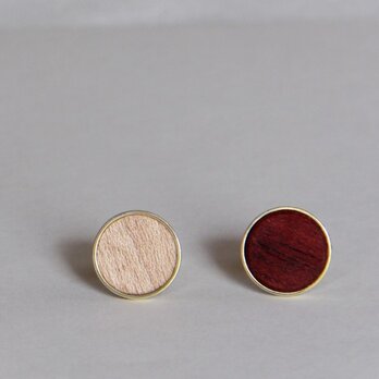 木のピアス　赤白