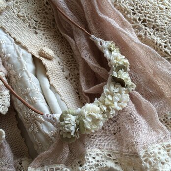 白詰草とクローバーのネックレスの画像