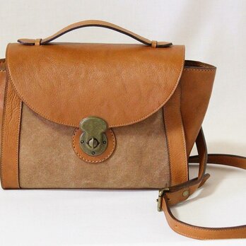 柿渋染めの帆布とオイルレザーのかぶせのあるショルダーバッグ