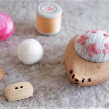 ハリネズミの羊毛ピンクッション【針山】 Hana-Hana　ピンクの画像