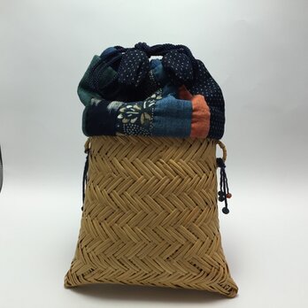 藍木綿つなぎの竹籠バッグの画像