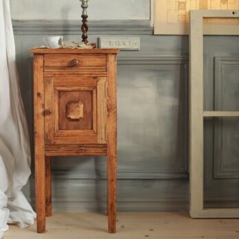 小さなキャビネット