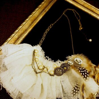 Feather Frill necklaceの画像