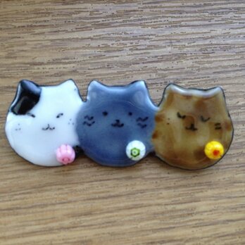七宝 3連玉猫ブローチ