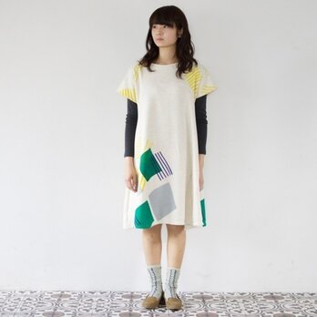 スウェット素材のワンピース（ちぐはぐ柄）