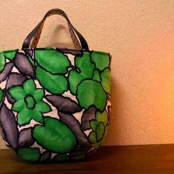 緑のお花バッグの画像