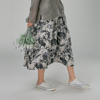 綿麻生地  シックな花柄  プリントロング丈スカート　の画像