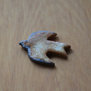 陶器のブローチ HATO