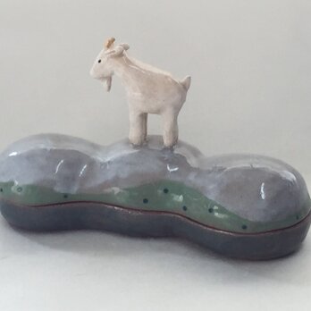 陶のハコ「アルプス白ヤギ」