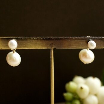 真珠と真珠キャッチのスタッドピアス　～Hanaの画像