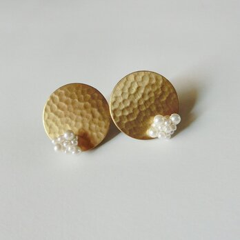 brass pearl earringの画像