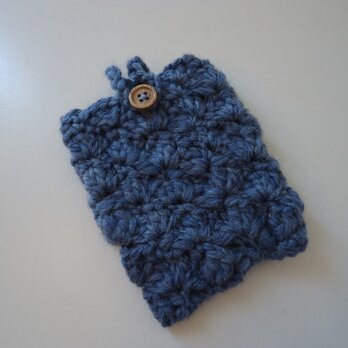 松編みの携帯ケース（青）の画像