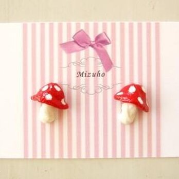 赤いキノコのピアス 【受注制作】