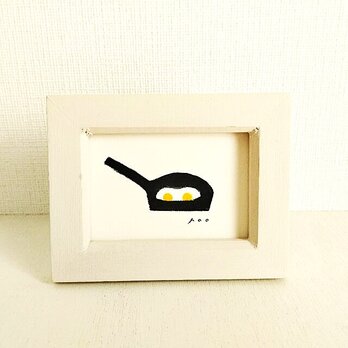 手の平サイズの小さな絵画｜原画「目玉焼き」 ※木製ミニ額縁入りの画像