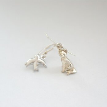 LITTLE LAGOON ORIGINAL オスマシ猫と鳥のアシンメトリーピアス