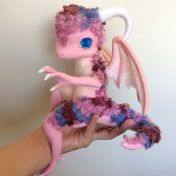 羊毛フェルト｢ピンクのドラゴン｣[送料無料]の画像