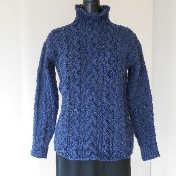 紺ツィードの模様編みセーターの画像