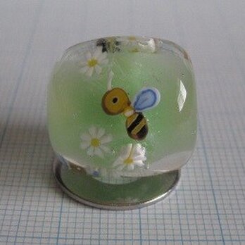 とんぼ玉 ミツバチと花の画像