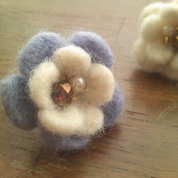 羊毛フェルトのお花のリング（紫）の画像