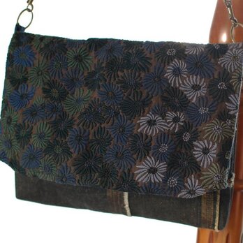 青い花刺繍×メタリックデニムの２wayバッグの画像