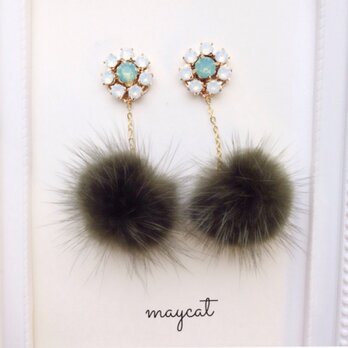 khaki fur…earringの画像