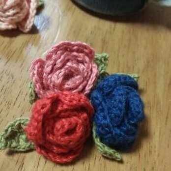手編み＊薔薇のコサージュの画像