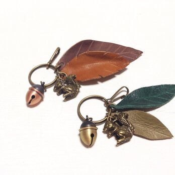 革の葉っぱキーホルダー