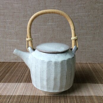 粉引プリーツ筒型どびん