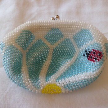 ビーズ編みがま口財布　花とてんとう虫柄の画像