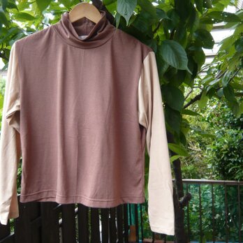 UV加工綿モダールカット＆ソー　ハイネックシャツ　ブラウン×ベージュの画像