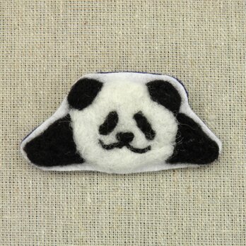 パンダが笑った フェルト刺繍ブローチの画像